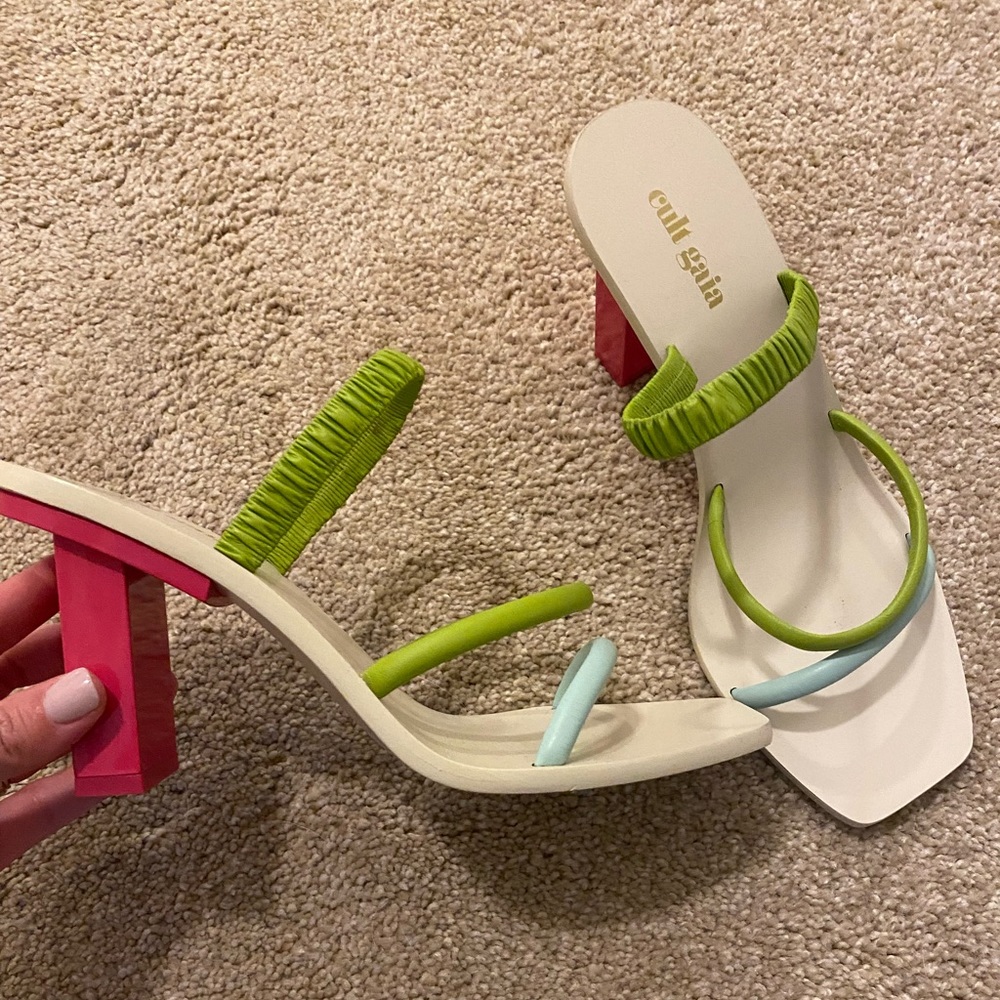 Cult Gaia heels!